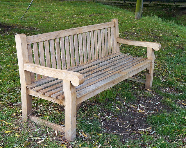 bench-498744_640